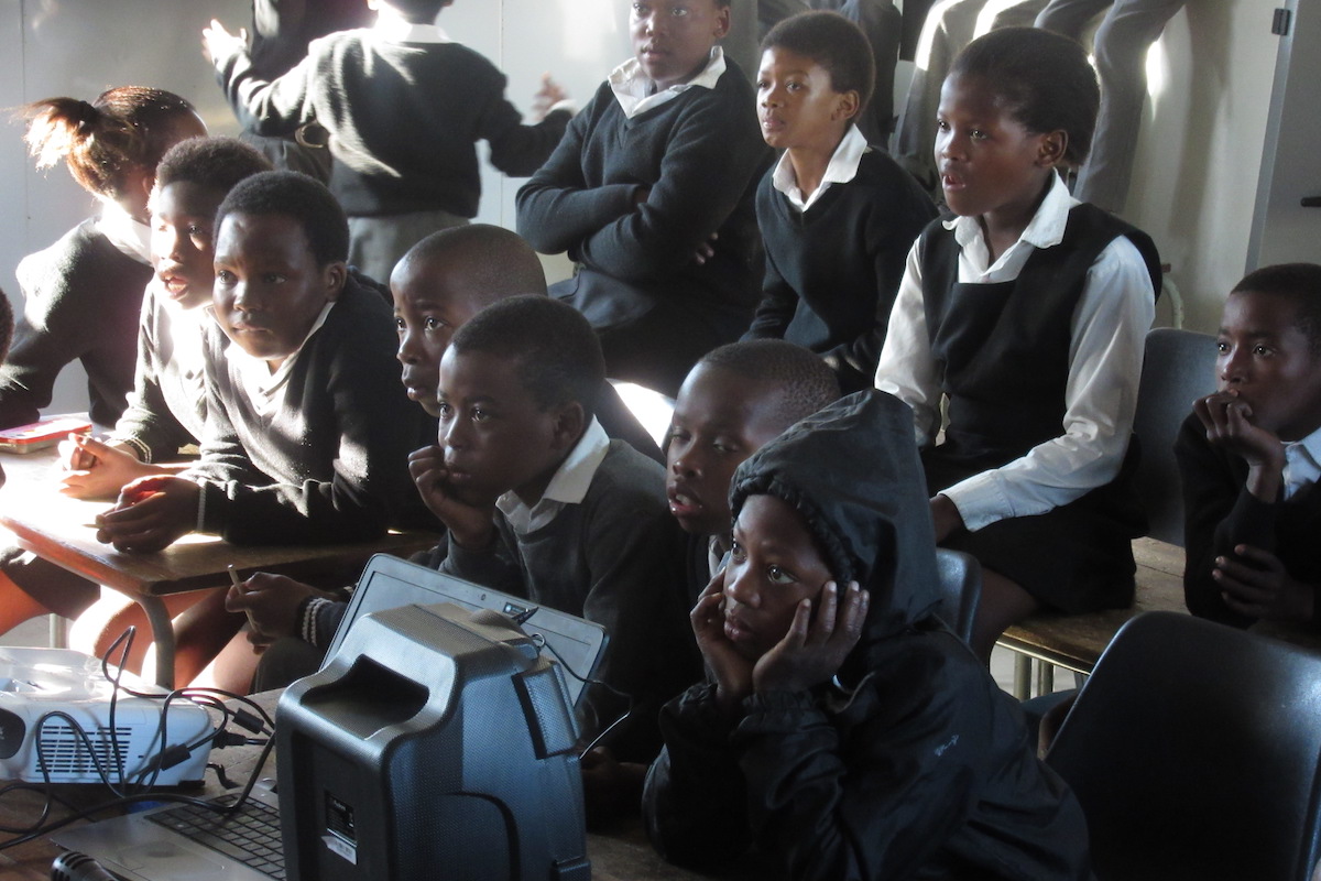 Bhongweni learners in Kariega Foundation environmental education lesson