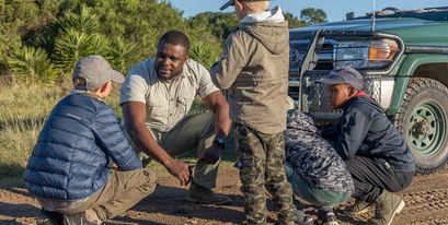 Children at Kariega learning about nature from their field guide - Img taken by Brendon Jennings