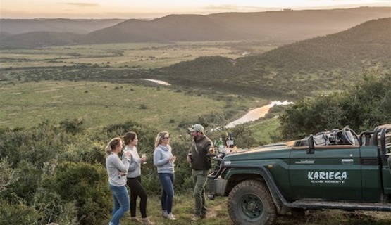 Guests enjoying sundowners whilst on game drive_1730962584192