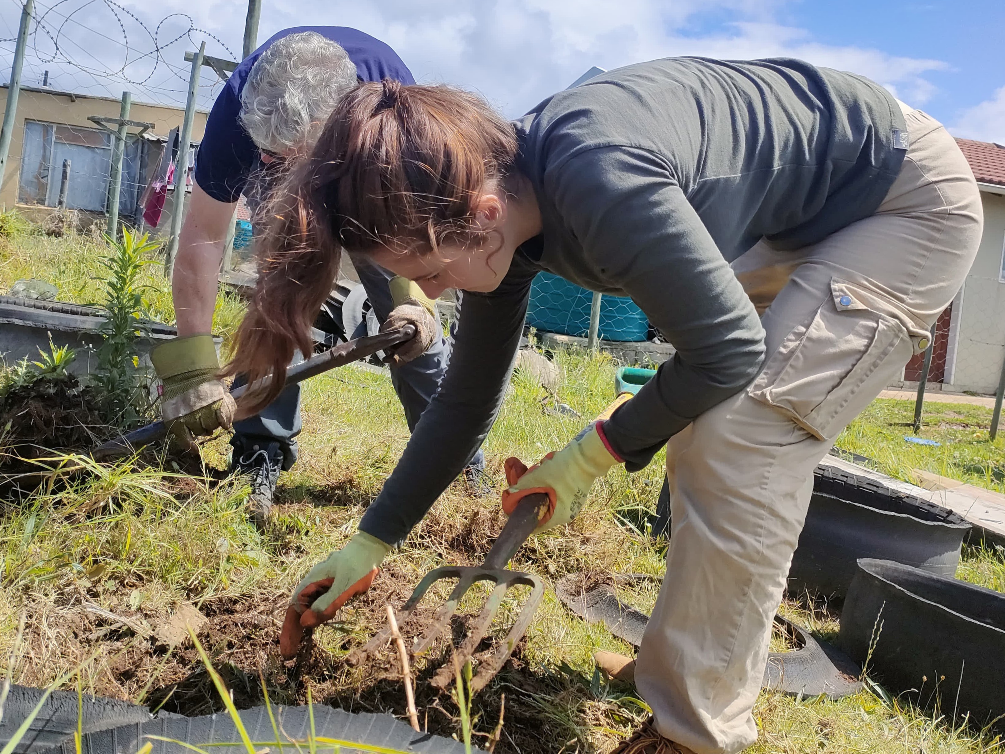 Kariega Volunteers gardening in the community